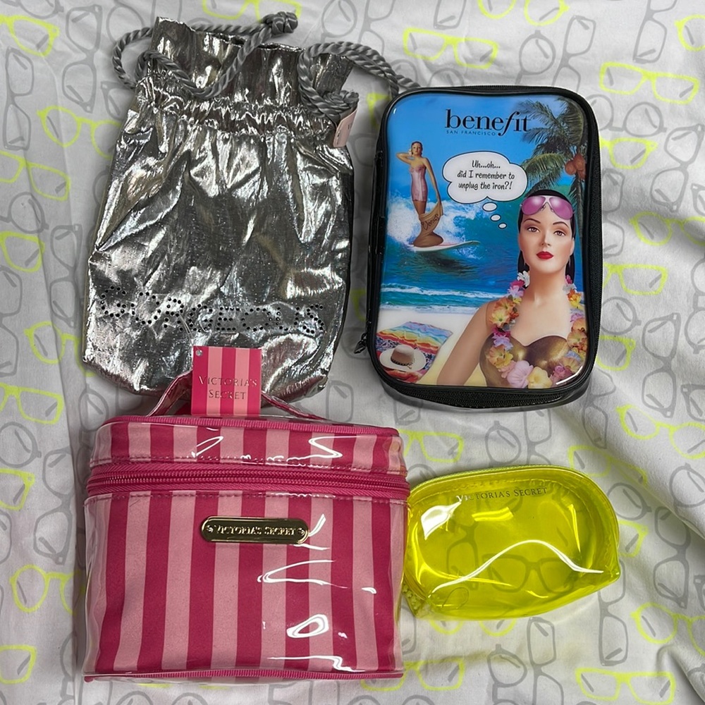 Cosmetic bag VS & Benefit bundle of 4